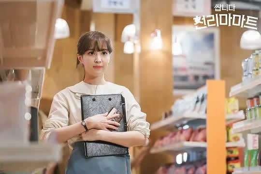 很昂贵，千里马超市的剧照